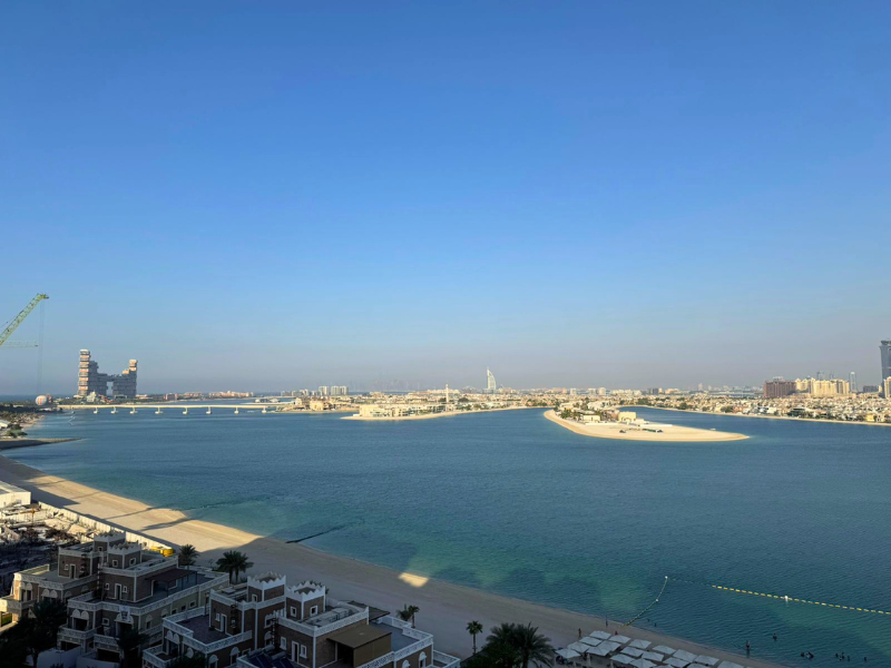 Confidential, Palm Jumeirah